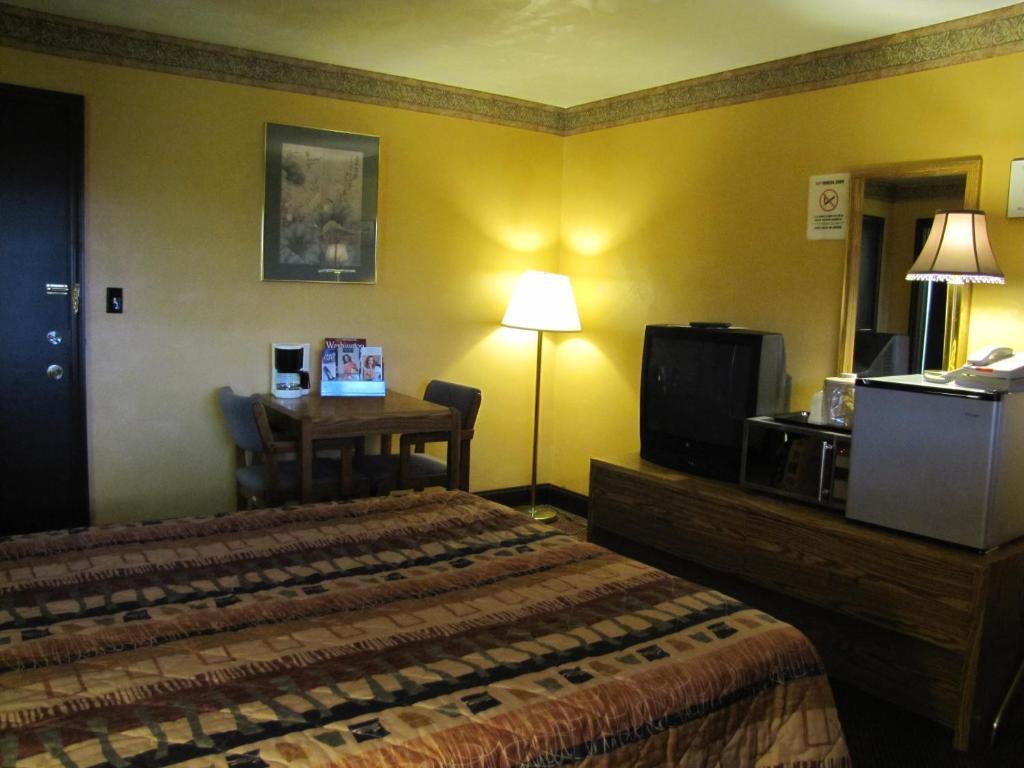 Colonial Inn Mercer-Grove City Cameră foto